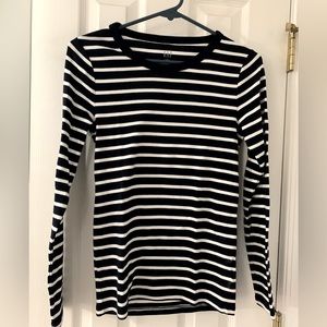 Gap Modern long sleeve crew neck petite small.